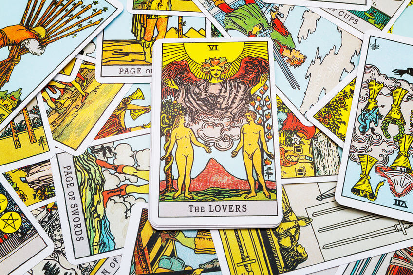 You are currently viewing Tarot cards: The Lovers