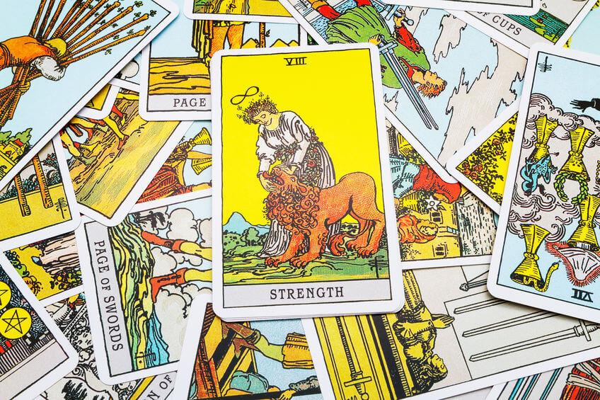 You are currently viewing Learning Tarot Online: Strength