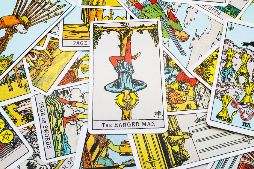 You are currently viewing Learning Tarot Online: The Hanged Man