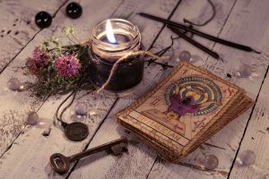 Read more about the article The pros and cons of tarot