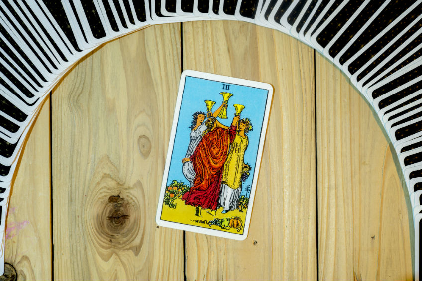 You are currently viewing The Three of Cups Tarot Card