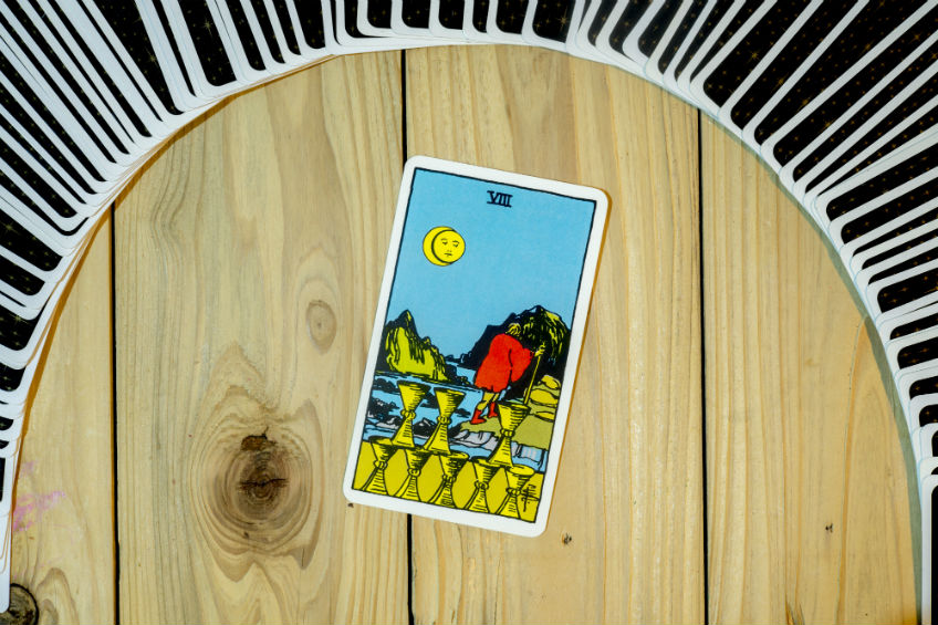 You are currently viewing Tarot Reading: The Eight of Cups