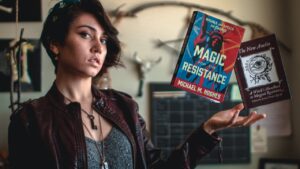 Read more about the article Magic for the Resistance & The New Aradia || The Witches Book Review
